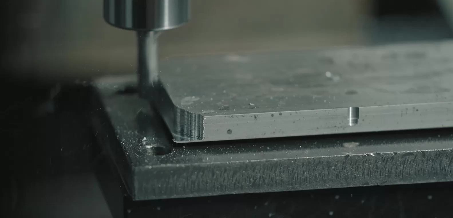 Estruturas versáteis e opções de guias do centro de usinagem vertical