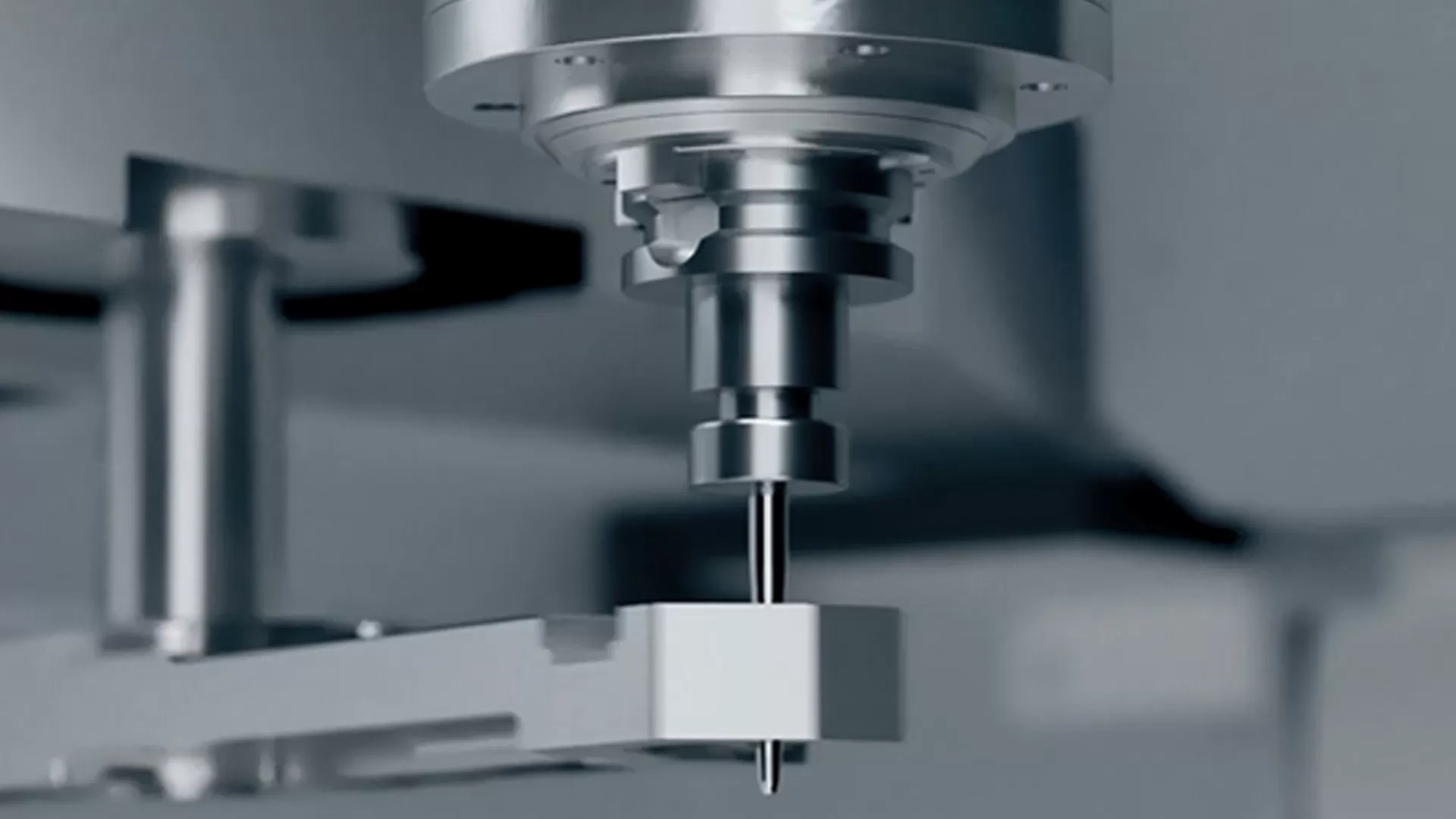 O Motor da Precisão: A Escolha Estratégica entre VMC e Tapping Center