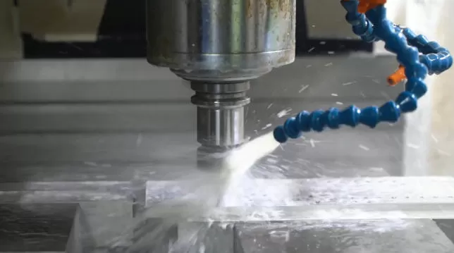 Falha e Solução no Sistema de Refrigeração de Máquinas CNC Falha e Solução no Sistema de Refrigeração de Máquinas CNC